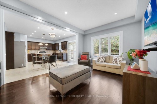 131 Maple Bush Drive, Cambridge, ON - Indoor Photo Showing Living Room
