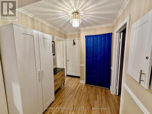 515 Louis Drive, Mississauga, ON - Indoor Photo Showing Other Room