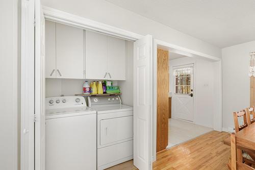 Passageway - 180 Rue Labonté, Rosemère, QC - Indoor Photo Showing Laundry Room