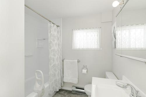 Bathroom - 180 Rue Labonté, Rosemère, QC - Indoor Photo Showing Bathroom