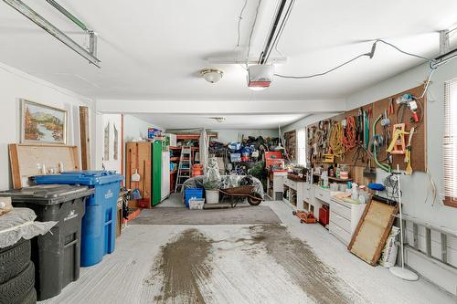 Garage - 180 Rue Labonté, Rosemère, QC - Indoor Photo Showing Garage