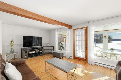 Living room - 180 Rue Labonté, Rosemère, QC - Indoor Photo Showing Living Room
