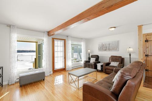 Living room - 180 Rue Labonté, Rosemère, QC - Indoor Photo Showing Living Room