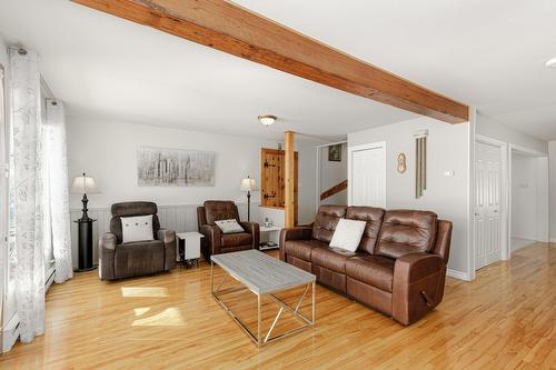 Living room - 180 Rue Labonté, Rosemère, QC - Indoor Photo Showing Living Room
