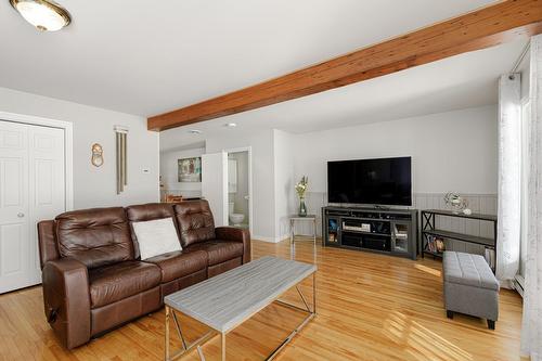 Living room - 180 Rue Labonté, Rosemère, QC - Indoor Photo Showing Living Room