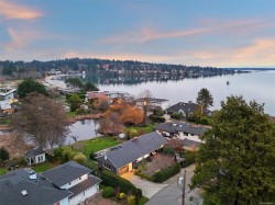 3752 Waring Pl  Saanich, BC V8P 5G1