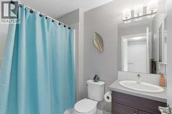 Upper level bathroom - 