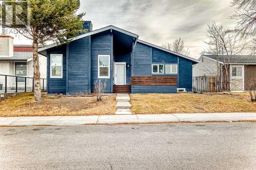 1242 Mardale Drive Ne, Calgary, AB - Outdoor