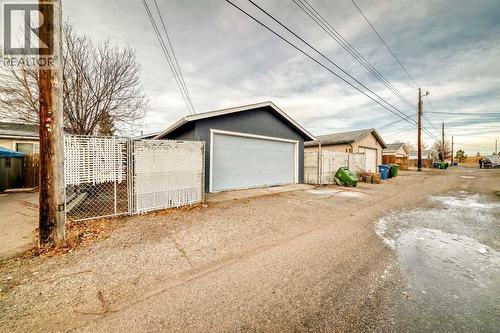 1242 Mardale Drive Ne, Calgary, AB - Outdoor