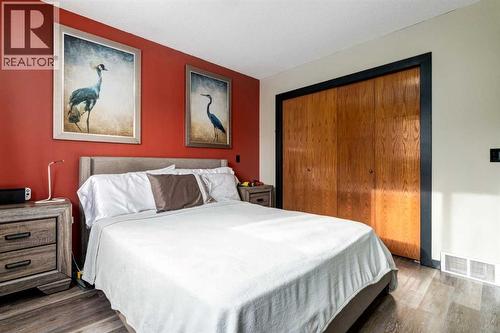 140 Stonegate Close Nw, Airdrie, AB - Indoor Photo Showing Bedroom