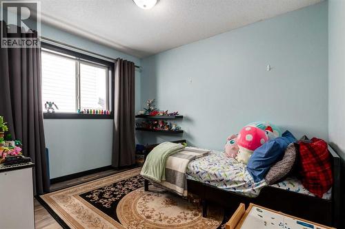 140 Stonegate Close Nw, Airdrie, AB - Indoor Photo Showing Bedroom