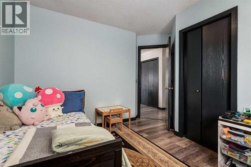 140 Stonegate Close Nw, Airdrie, AB - Indoor Photo Showing Bedroom