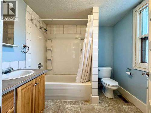 4-pc Bathroom - 718 10 Street S, Lethbridge, AB - Indoor Photo Showing Bathroom