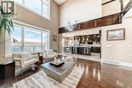 115 Wentworth Hill Sw, Calgary, AB - Indoor Photo Showing Living Room