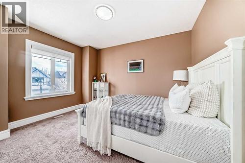 115 Wentworth Hill Sw, Calgary, AB - Indoor Photo Showing Bedroom