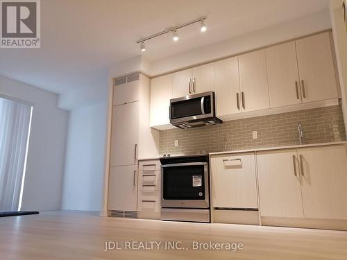 2112 - 5180 Yonge Street, Toronto, ON - Indoor Photo Showing Kitchen