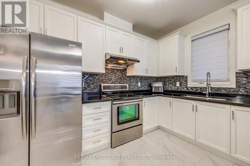 9 Natronia Trail, Brampton, ON - Indoor Photo Showing Kitchen With Stainless Steel Kitchen With Upgraded Kitchen