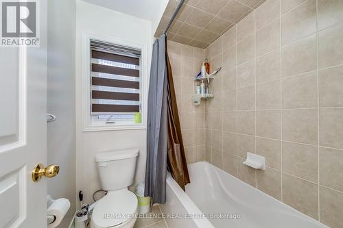 9 Natronia Trail, Brampton, ON - Indoor Photo Showing Kitchen With Upgraded Kitchen