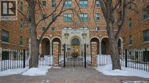 212 2305 Victoria Avenue, Regina, SK - Outdoor With Facade