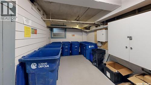 212 2305 Victoria Avenue, Regina, SK - Indoor Photo Showing Garage