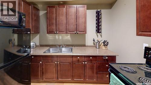 212 2305 Victoria Avenue, Regina, SK - Indoor Photo Showing Kitchen