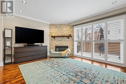 5 - 211 Woodbridge Avenue, Vaughan, ON - Indoor With Fireplace