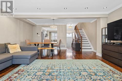 5 - 211 Woodbridge Avenue, Vaughan, ON - Indoor Photo Showing Living Room