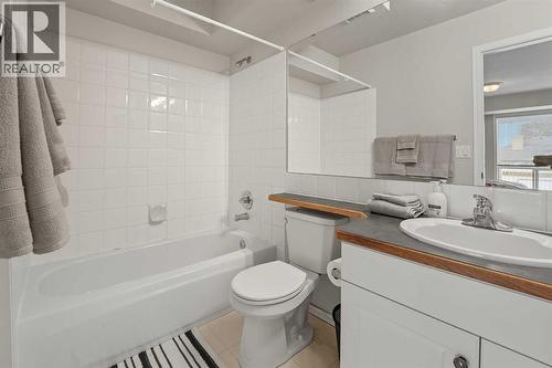 208, 6118 53 Avenue, Red Deer, AB - Indoor Photo Showing Bathroom