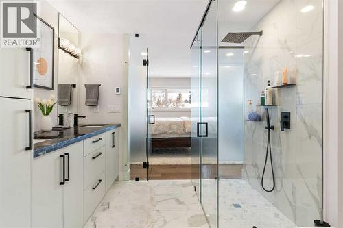 9936 Maplecreek Drive Se, Calgary, AB - Indoor Photo Showing Bathroom