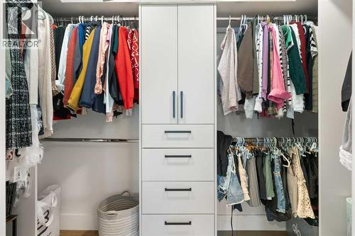 9936 Maplecreek Drive Se, Calgary, AB - Indoor With Storage