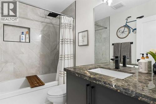 9936 Maplecreek Drive Se, Calgary, AB - Indoor Photo Showing Bathroom