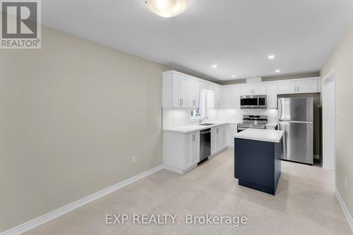 8329 Atack Court, Niagara Falls (Ascot), ON - Indoor Photo Showing Kitchen With Stainless Steel Kitchen