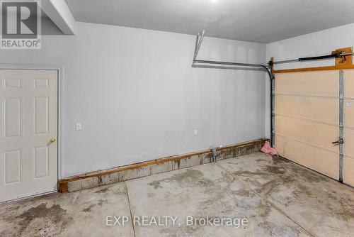 8329 Atack Court, Niagara Falls (Ascot), ON - Indoor Photo Showing Garage