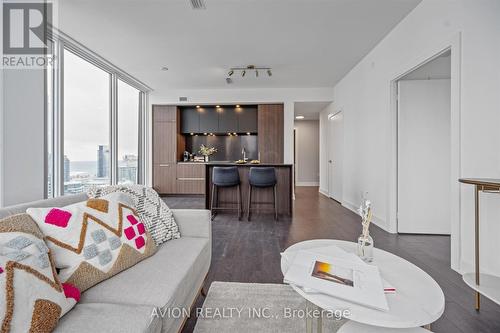 3408 - 15 Mercer Street, Toronto, ON - Indoor Photo Showing Living Room