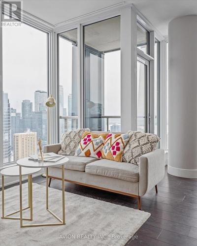 3408 - 15 Mercer Street, Toronto, ON - Indoor Photo Showing Living Room