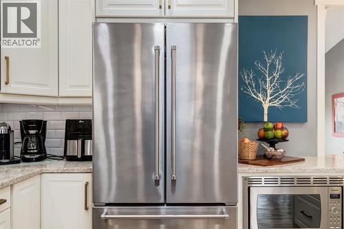 Kitchen - 327 Millview Place Sw, Calgary, AB - Indoor Photo Showing Kitchen