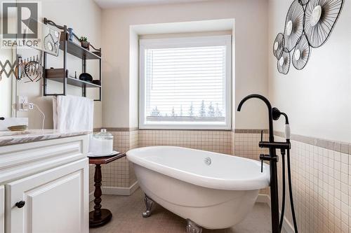 327 Millview Place Sw, Calgary, AB - Indoor Photo Showing Bathroom