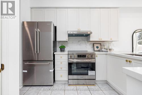 29 Queen'S Plate Drive, Markham, ON - Indoor Photo Showing Kitchen With Stainless Steel Kitchen