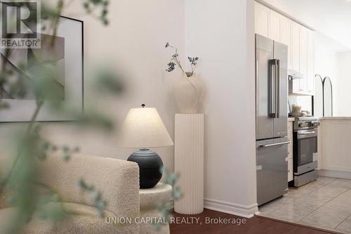 29 Queen'S Plate Drive, Markham, ON - Indoor Photo Showing Kitchen