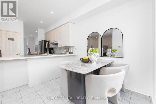 29 Queen'S Plate Drive, Markham, ON - Indoor Photo Showing Kitchen