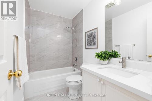 29 Queen'S Plate Drive, Markham, ON - Indoor Photo Showing Bathroom