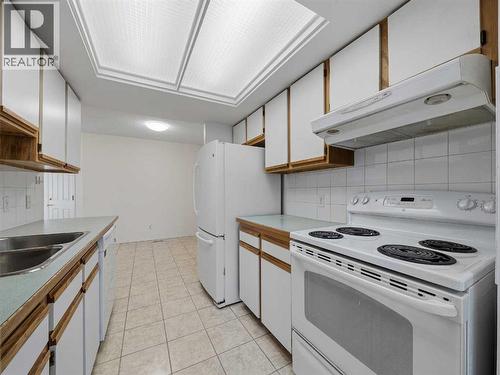 626 Hawkstone Manor Nw, Calgary, AB - Indoor Photo Showing Kitchen With Double Sink