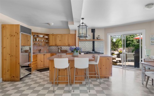 2895 Lansdowne Rd, Oak Bay, BC 