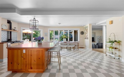 2895 Lansdowne Rd, Oak Bay, BC 