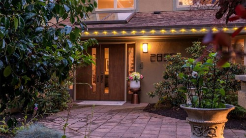 2895 Lansdowne Rd, Oak Bay, BC 