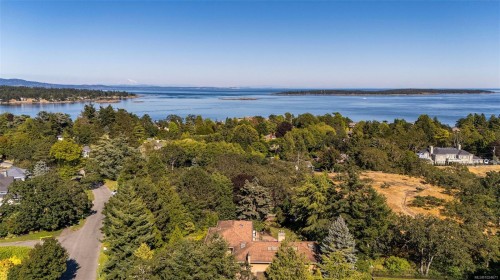 2895 Lansdowne Rd, Oak Bay, BC 