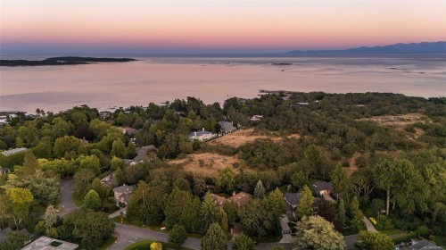 2895 Lansdowne Rd, Oak Bay, BC 