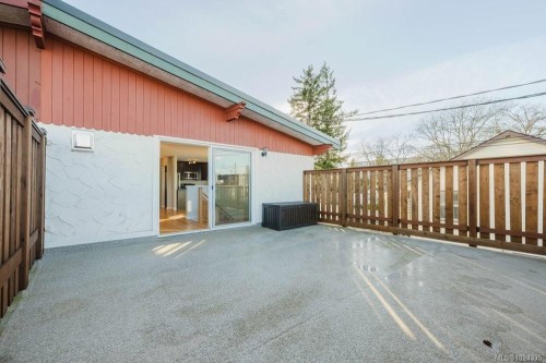 841 Old Esquimalt Rd, Esquimalt, BC - Outdoor With Exterior