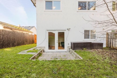 841 Old Esquimalt Rd, Esquimalt, BC - Outdoor