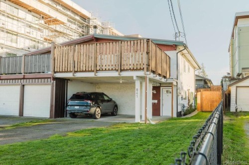841 Old Esquimalt Rd, Esquimalt, BC - Outdoor
